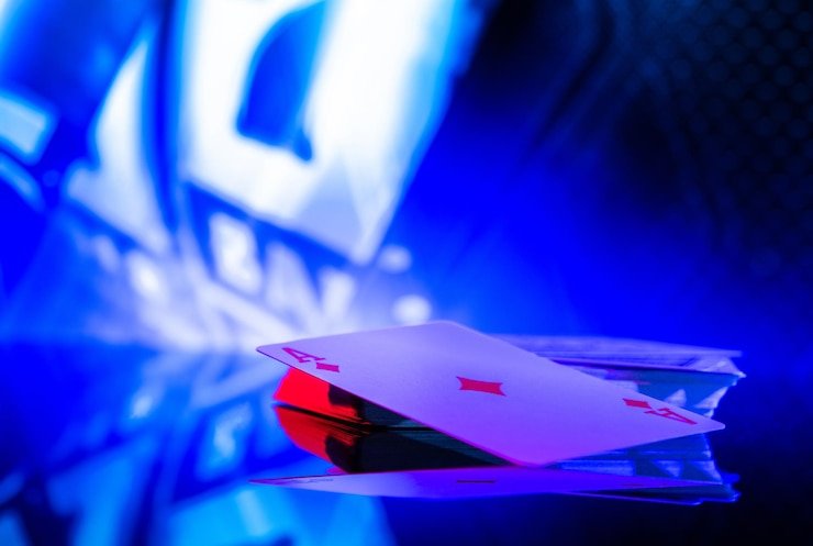 Antarmuka Domino QQ di aplikasi mobile hbcmantul menampilkan meja permainan dan kartu